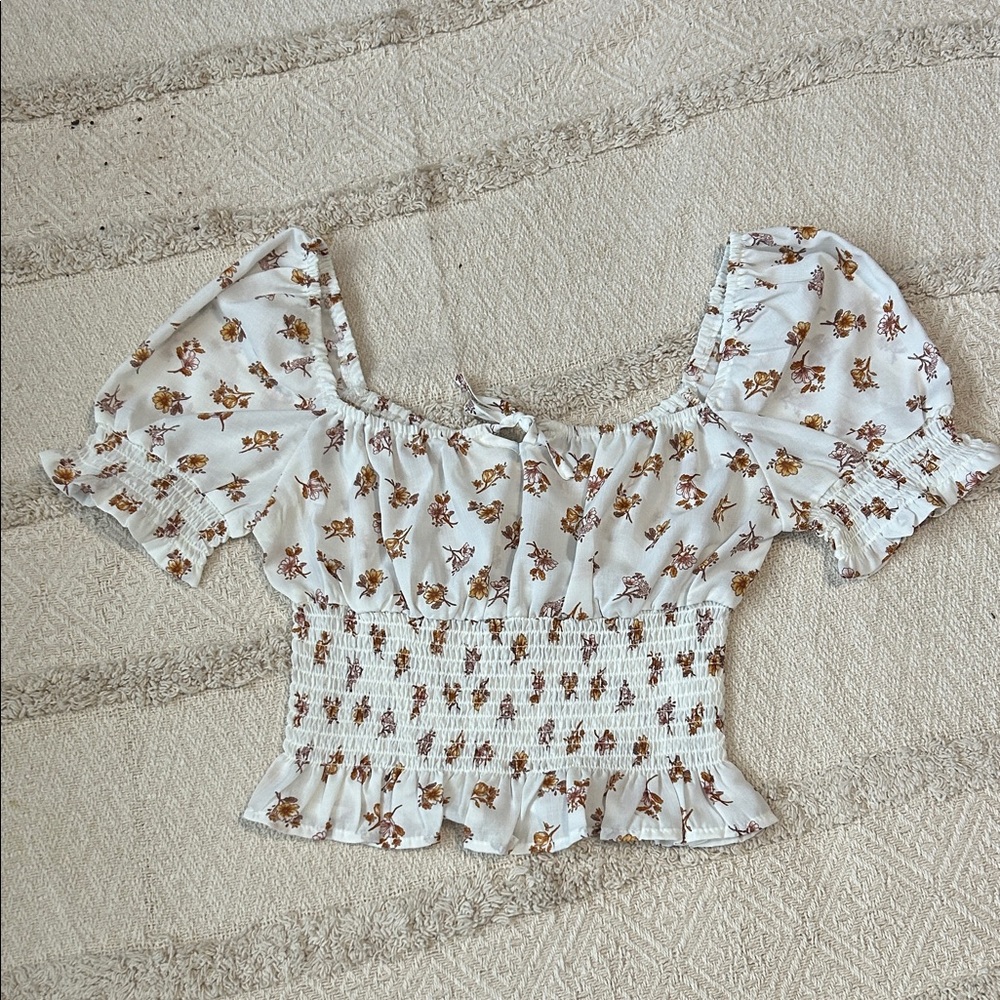 NWOT XS Hespera Floral Puff-Sleeve Top